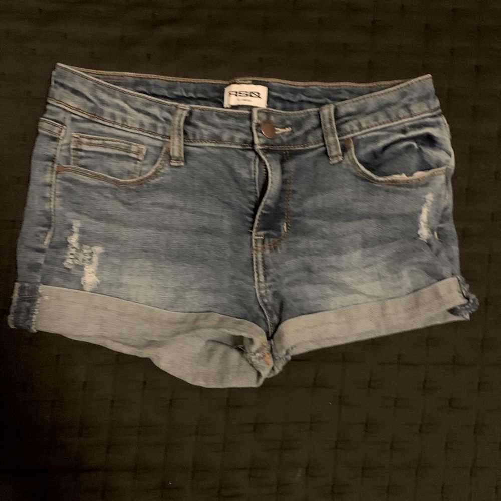 Women’s Cuffed Jean shorts